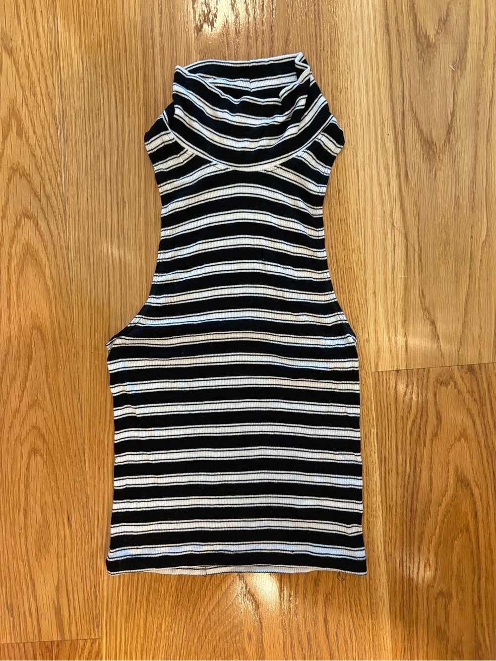 Express Black & White Striped Sleeveless Turtleneck Neck Crop Top (Size S)